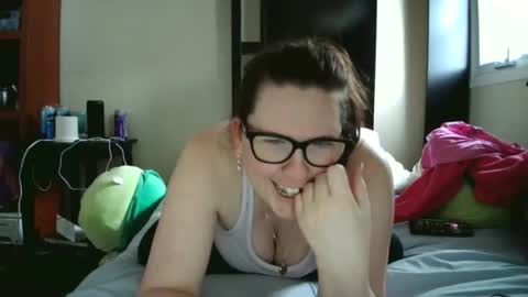 fuzzypeaches87 online show from April 2026 05:45:02 PM