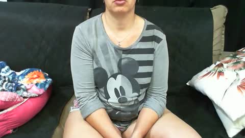 gaby  layla online show from September 2025 08:31:01 PM