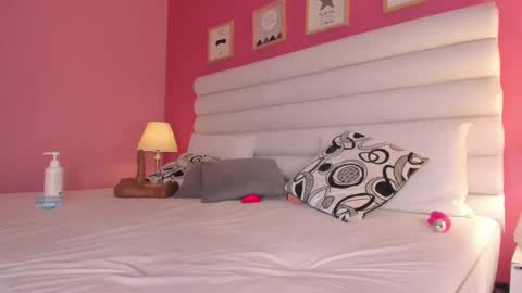 Gabriela salgado online show from February 2025 05:16:02 PM