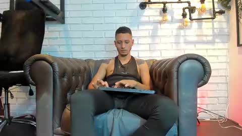 Snapshot of gabrieldraven chatting on September 2025 08:23:01 PM gabrieldraven online show from September 2025 08:23:01 PM