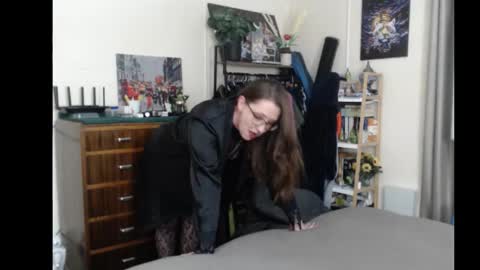 HOT  online show from September 2025 10:26:02 AM