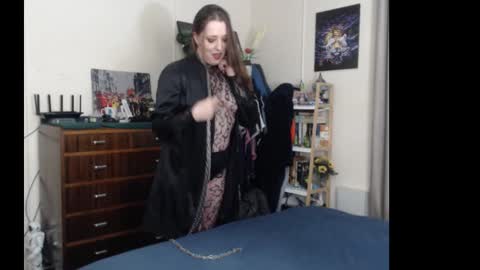 HOT  online show from October 2025 10:34:02 AM