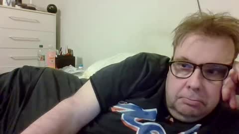 Snapshot of garyg930 chatting on April 2026 01:42:02 AM Gary online show from April 2026 01:42:02 AM