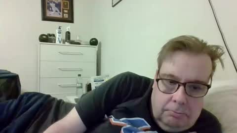 Snapshot of garyg930 chatting on April 2026 01:04:01 AM Gary online show from April 2026 01:04:01 AM