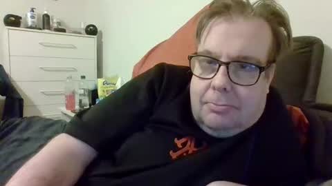 Snapshot of garyg930 chatting on June 2026 04:25:01 AM Gary online show from June 2026 04:25:01 AM