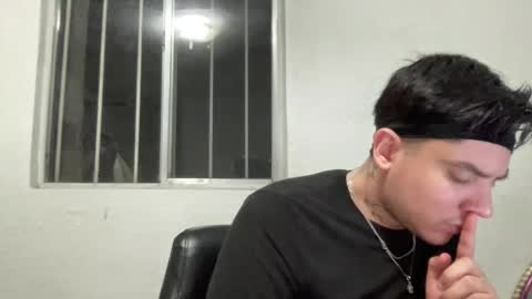 Snapshot of garypinepineapple chatting on April 2026 07:09:01 AM garypinepineapple online show from April 2026 07:09:01 AM