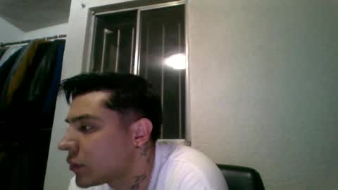 Snapshot of garypinepineapple chatting on May 2026 07:35:02 AM garypinepineapple online show from May 2026 07:35:02 AM