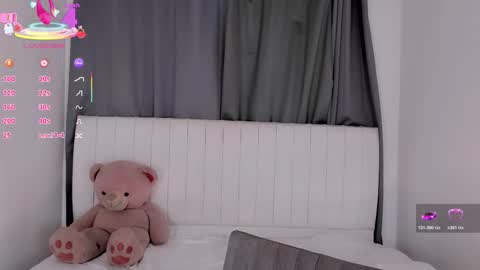 Vnecis Marn online show from November 2025 06:45:01 PM