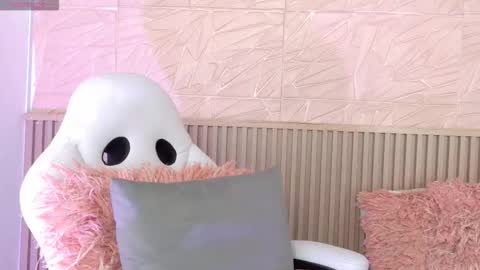 gaviluc_ online show from November 2025 10:26:01 AM