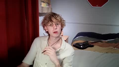 Snapshot of gayblondboy chatting on October 2025 07:31:02 PM gayblondboy online show from October 2025 07:31:02 PM