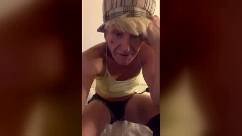 Snapshot of genderpalooza chatting on December 2025 10:35:02 AM Lenzy LaCanada online show from December 2025 10:35:02 AM