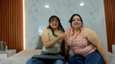 Snapshot of genesis_y_moon chatting on May 2026 02:35:02 PM genesis_y_moon online show from May 2026 02:35:02 PM