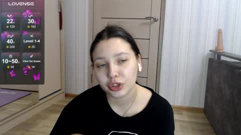 genev__ievee online show from April 2026 05:22:02 PM