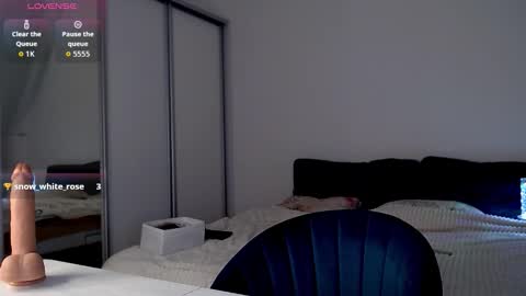 Chrisa online show from November 2025 03:39:02 AM