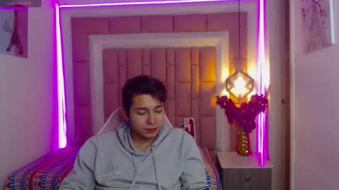 Snapshot of georgesmith_1 chatting on December 2024 06:01:01 AM GEORGE online show from December 2024 06:01:01 AM