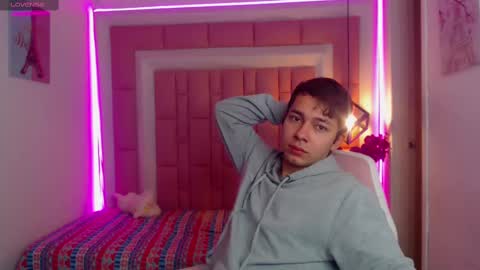 Snapshot of georgesmith_1 chatting on December 2024 09:01:02 AM GEORGE online show from December 2024 09:01:02 AM