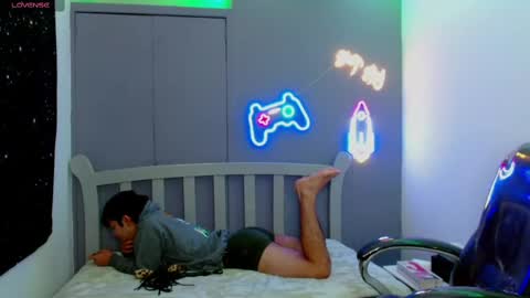 Snapshot of georgesmith_1 chatting on December 2024 08:33:02 AM GEORGE online show from December 2024 08:33:02 AM