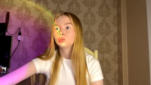 Amelia online show from October 2025 08:18:02 PM