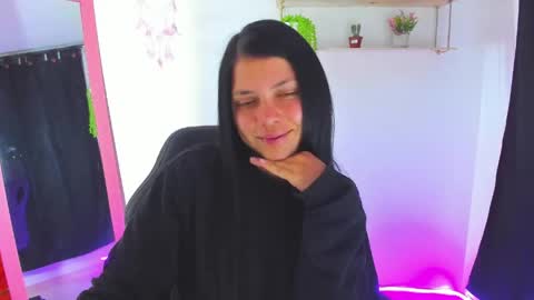 giaaaa   online show from April 2026 11:35:01 PM