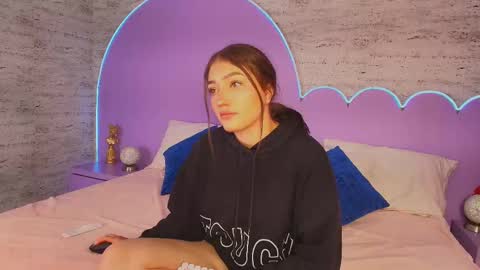 Gia online show from March 2026 07:31:02 PM