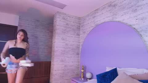 Snapshot of giaa_ross chatting on May 2026 07:55:02 PM Gia online show from May 2026 07:55:02 PM