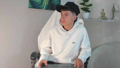 Snapshot of gian_rossii chatting on June 2026 11:13:02 AM GIAN online show from June 2026 11:13:02 AM