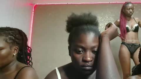 Gianna online show from November 2025 05:02:01 PM