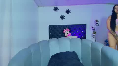 Giana Roberts online show from November 2025 10:51:01 AM