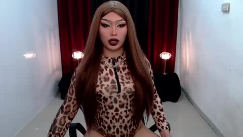 Snapshot of giaxxx01 chatting on December 2024 06:22:01 AM Gia X online show from December 2024 06:22:01 AM