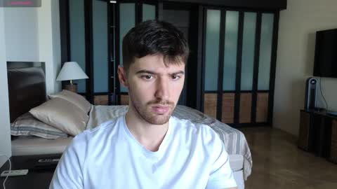 gilbertogonzales online show from November 2025 02:45:01 AM