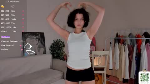 Mia online show from November 2025 08:14:02 AM