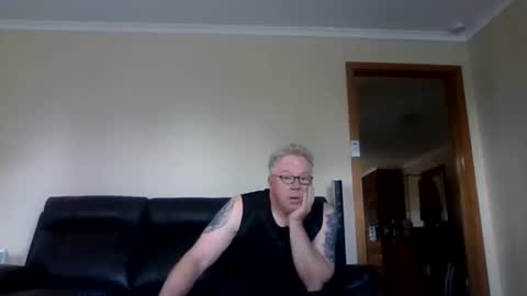 gimmmieoooo online show from September 2025 03:16:02 AM