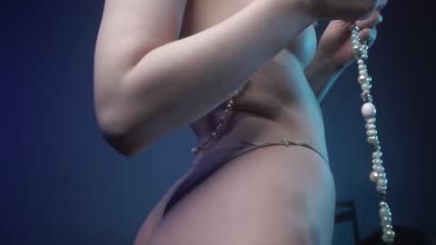        im expecting 350 thumbs up on my altar   online show from February 2025 01:13:02 AM