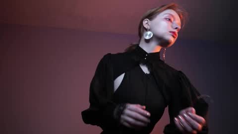        im expecting 350 thumbs up on my altar   online show from March 2025 10:07:02 PM