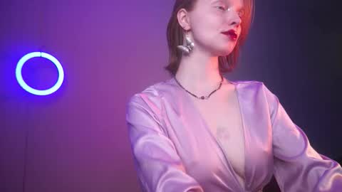        im expecting 350 thumbs up on my altar   online show from September 2025 10:09:02 PM