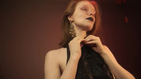        im expecting 350 thumbs up on my altar   online show from February 2026 10:14:01 PM