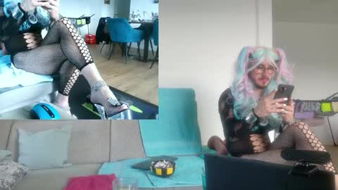 Snapshot of gingerpink1911 chatting on May 2026 09:03:01 AM GingerPink online show from May 2026 09:03:01 AM