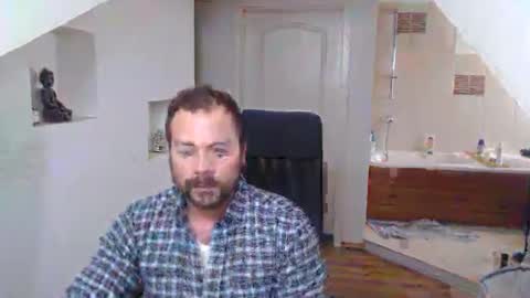 Snapshot of gintonik89 chatting on February 2025 01:51:02 PM gintonik89 online show from February 2025 01:51:02 PM