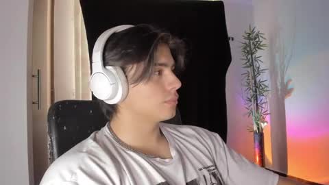 Snapshot of gio_russo chatting on May 2026 09:33:01 PM GioRusso online show from May 2026 09:33:01 PM