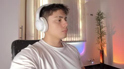 Snapshot of gio_russo chatting on June 2026 04:01:01 PM GioRusso online show from June 2026 04:01:01 PM