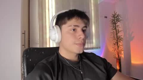 Snapshot of gio_russo chatting on June 2026 08:20:02 PM GioRusso online show from June 2026 08:20:02 PM
