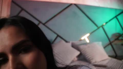 giorgia online show from December 2025 03:03:01 AM