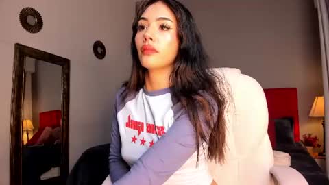 Snapshot of giovanna_oliveira chatting on June 2026 05:32:02 AM Giovanna online show from June 2026 05:32:02 AM