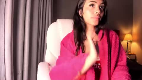 Snapshot of giovanna_oliveira chatting on June 2026 10:15:01 AM Giovanna online show from June 2026 10:15:01 AM