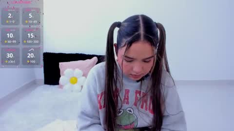 Snapshot of girl_alana chatting on October 2025 04:52:02 PM Alana online show from October 2025 04:52:02 PM