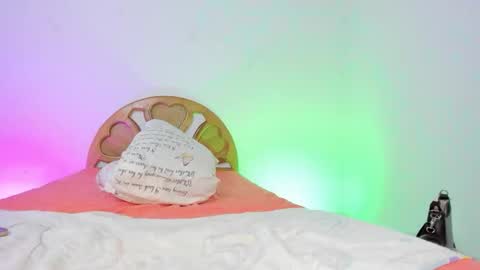 Snapshot of girl_hot08 chatting on November 2025 01:08:02 AM Scarlett online show from November 2025 01:08:02 AM