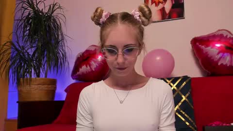 Snapshot of girl_i_am chatting on February 2025 04:17:02 PM Nikki online show from February 2025 04:17:02 PM