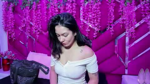 Snapshot of gisell_squirt chatting on April 2026 01:39:02 PM gisell_squirt online show from April 2026 01:39:02 PM