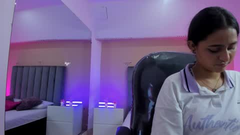 GISELLE ROLDAN online show from February 2026 07:54:01 PM