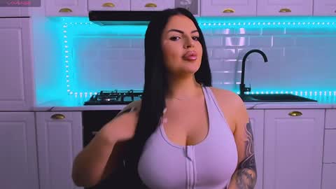 Giulia online show from March 2026 09:30:01 PM